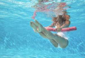 Bienfaits du sport dans l'eau grâce à nos cours 100% digitaux aquagym aquabiking aqua pilates aqua sante